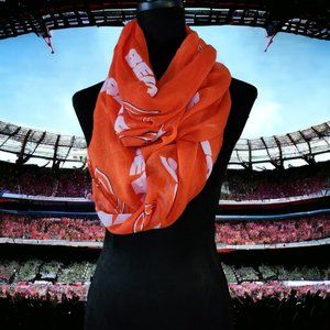 NWOT Womans NFL BEARS INFINITY SCARF By Little Earth Prod